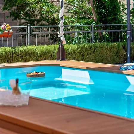 Evala Luxury With Pool And Garden 4* 斯普利特