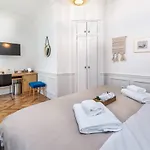 Evala Luxury With Pool And Garden Frühstückspension