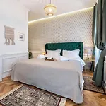 Evala Luxury With Pool And Garden سبليت