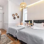 Couette-café Evala Luxury With Pool And Garden Split