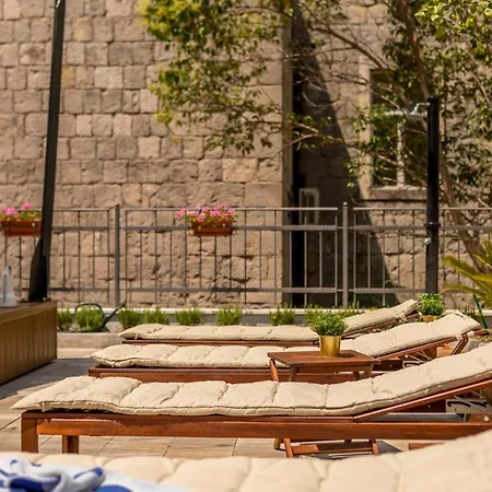 住宿加早餐酒店 Evala Luxury With Pool And Garden