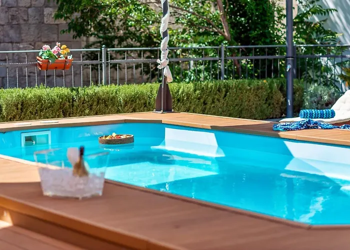 Evala Luxury With Pool And Garden 4* Split