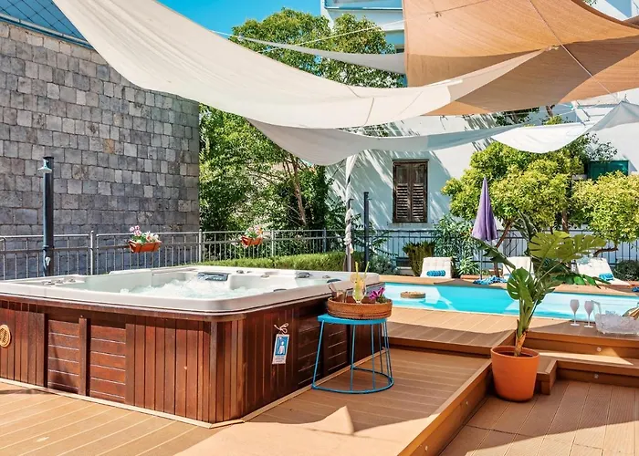 Evala Luxury With Pool And Garden 4*