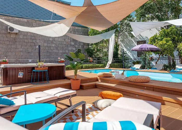 krevet i doručak Evala Luxury With Pool And Garden