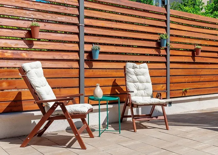 לינה וארוחת בוקר Evala Luxury With Pool And Garden 4*