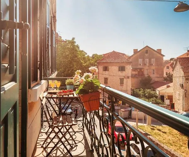 Evala Luxury With Pool And Garden 4* Split