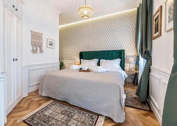 Evala Luxury With Pool And Garden Split