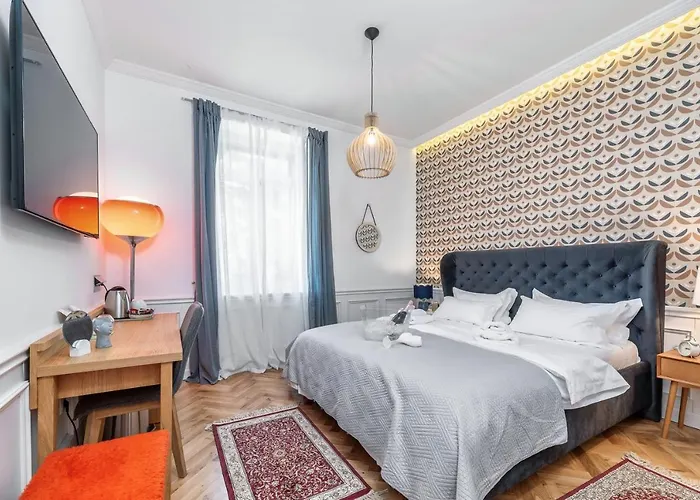 krevet i doručak Evala Luxury With Pool And Garden