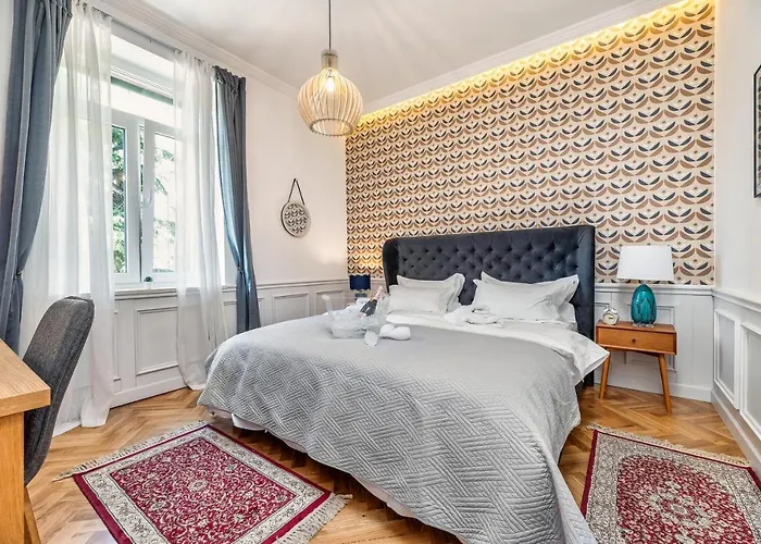 krevet i doručak Evala Luxury With Pool And Garden 4*