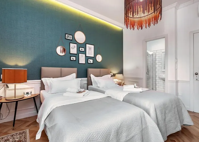 Evala Luxury With Pool And Garden Split