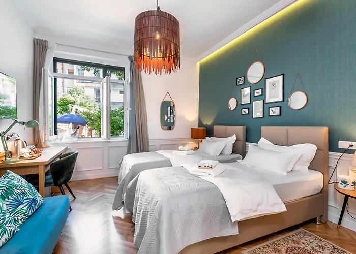 לינה וארוחת בוקר Evala Luxury With Pool And Garden ספליט