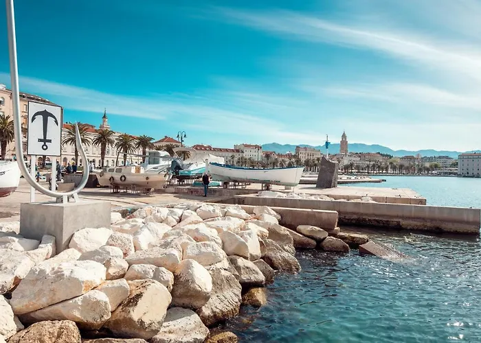Evala Luxury With Pool And Garden 4* Split