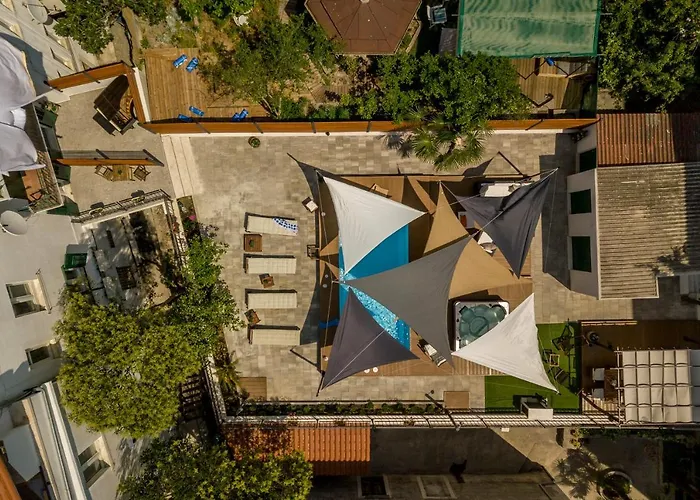 Evala Luxury With Pool And Garden