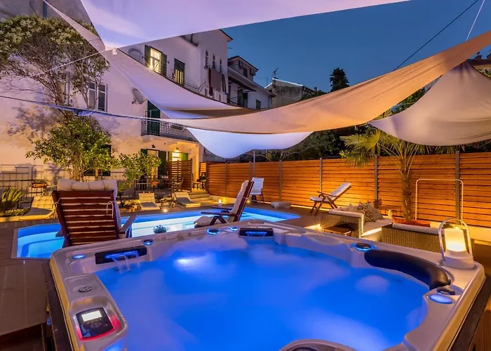 Evala Luxury With Pool And Garden 4*