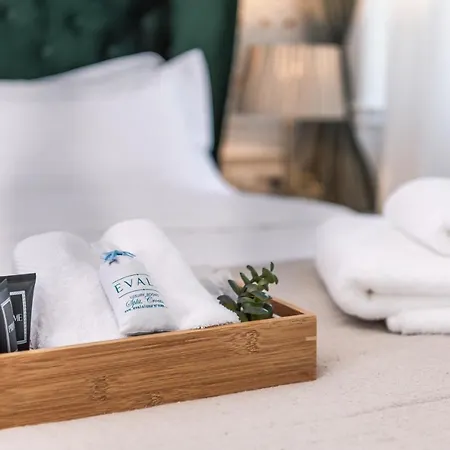 ベッド・アンド・ブレックファスト Evala Luxury With Pool And Garden スプリト