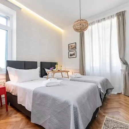 ベッド・アンド・ブレックファスト Evala Luxury With Pool And Garden 4*