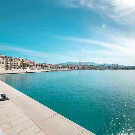 Evala Luxury With Pool And Garden 4*