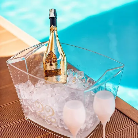 Evala Luxury With Pool And Garden