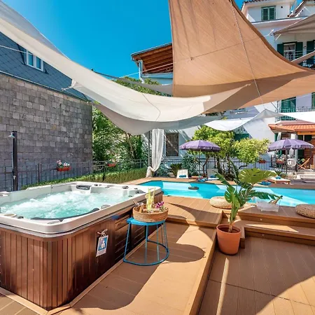 Evala Luxury With Pool And Garden 4*