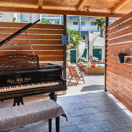 ベッド・アンド・ブレックファスト Evala Luxury With Pool And Garden