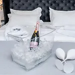 Evala Luxury With Pool And Garden B&B 4*