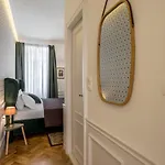 Evala Luxury With Pool And Garden B&B
