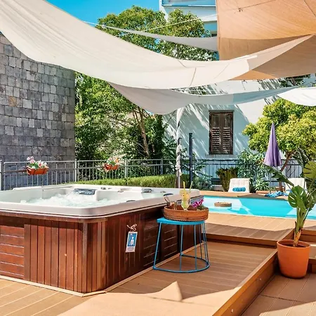 Evala Luxury With Pool And Garden 4*