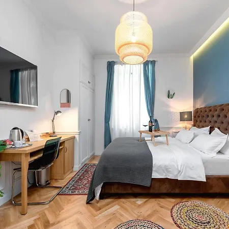 Evala Luxury With Pool And Garden Nocleg ze śniadaniem 4*