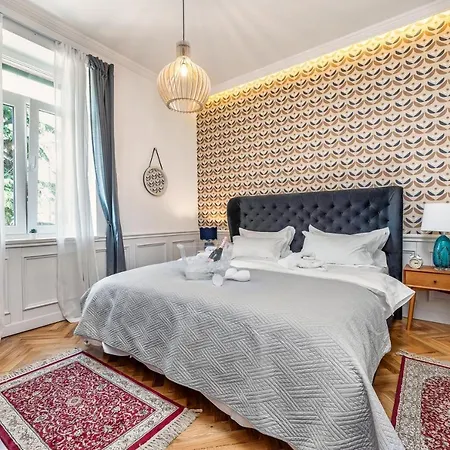 Nocleg ze śniadaniem Evala Luxury With Pool And Garden 4*
