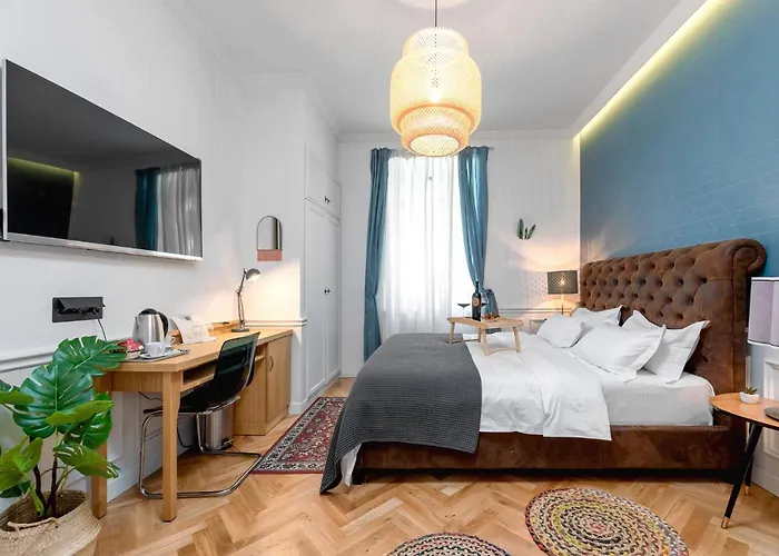 Evala Luxury With Pool And Garden Bed & Breakfast 4*