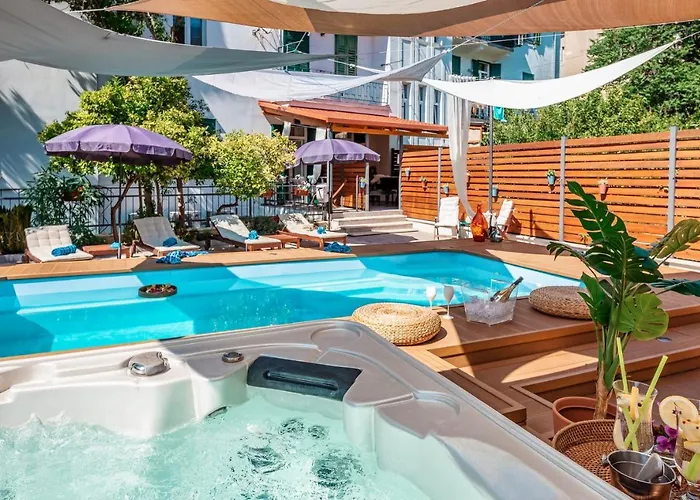 Evala Luxury With Pool And Garden Split