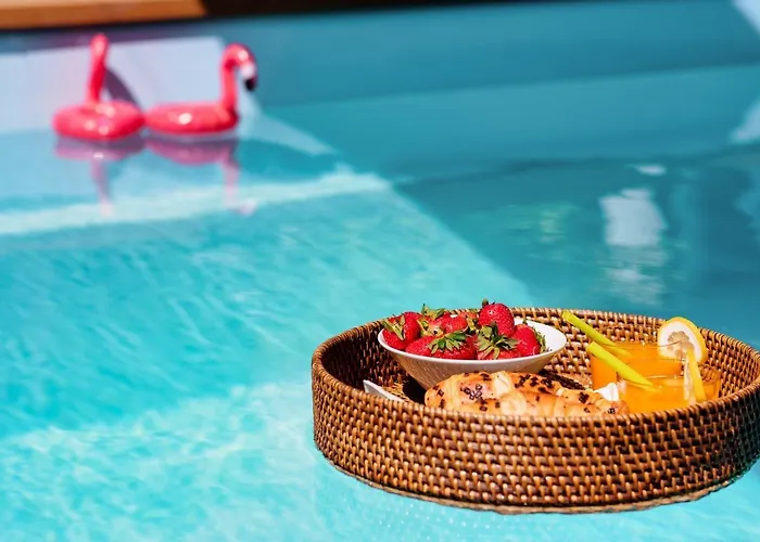 Evala Luxury With Pool And Garden Split