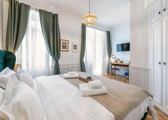 Evala Luxury With Pool And Garden 4*