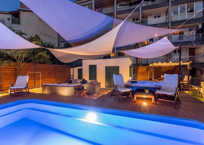 Evala Luxury With Pool And Garden Split