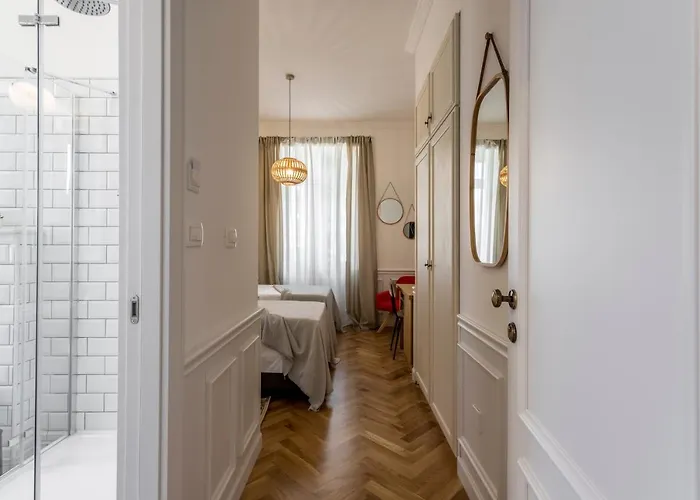 Evala Luxury With Pool And Garden Bed & Breakfast
